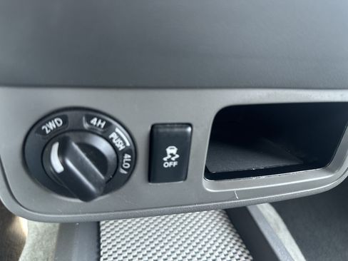 Used 2016 Nissan Frontier SV AWD/4WD image 23