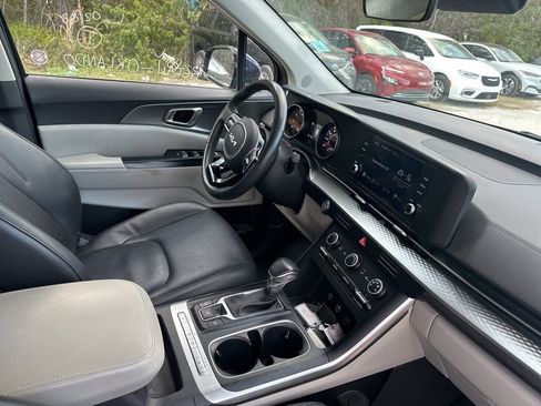 Used 2024 Kia Carnival LX image 14