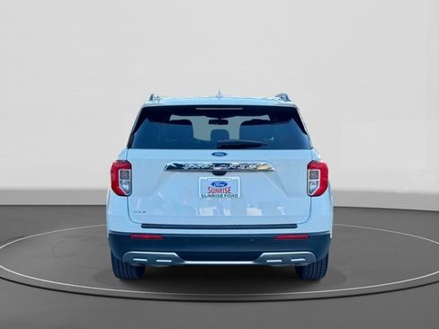 Used 2022 Ford Explorer XLT w/ Equipment Group 202A image 5