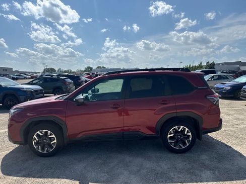 Used 2026 Subaru Forester Premium AWD/4WD image 12
