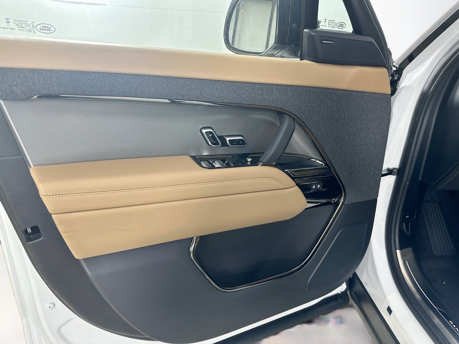 New 2027 Land Rover Range Rover Sport SE AWD/4WD image 16
