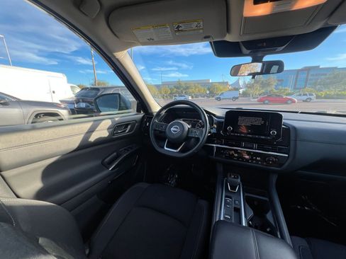 Used 2025 Nissan Pathfinder SV image 34