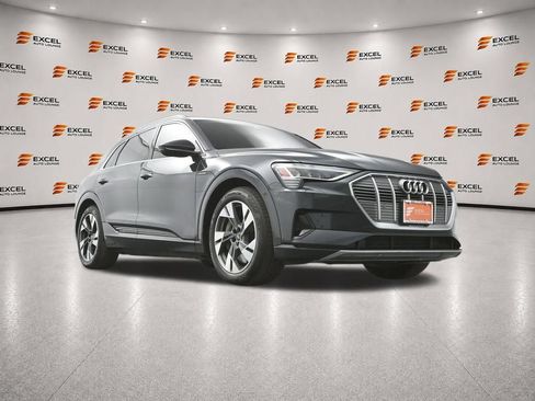 Used 2022 Audi e-tron Premium AWD/4WD image 45