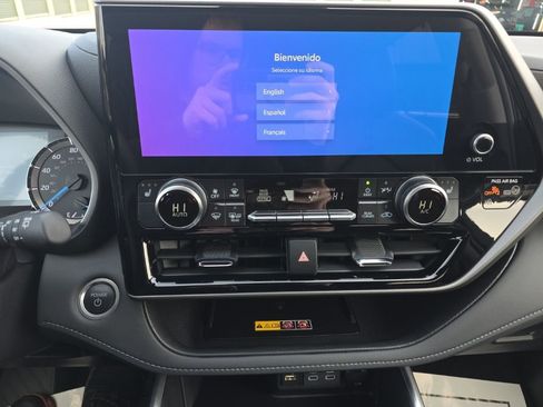 Certified 2026 Toyota Highlander XLE image 23