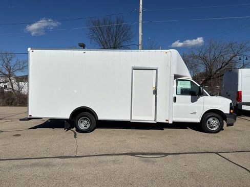 New 2025 Chevrolet Express 4500 w/ Power Convenience Package RWD image 6
