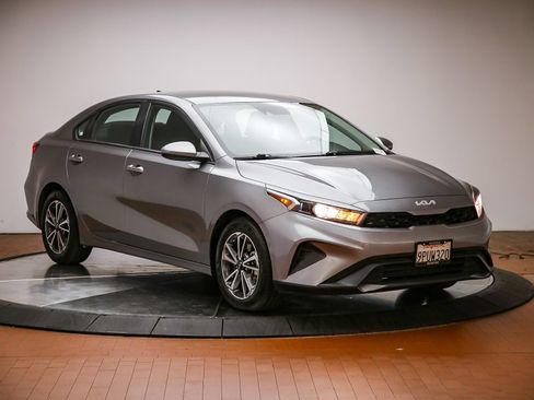 Used 2023 Kia Forte LXS FWD image 6