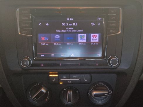 Used 2018 Volkswagen Jetta SE FWD image 25