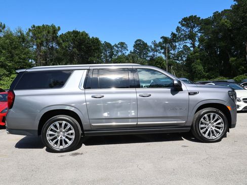 Used 2021 GMC Yukon XL Denali w/ Denali Premium Package AWD/4WD image 46