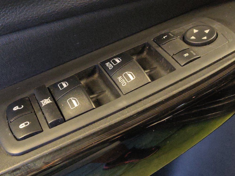 Used 2019 Jeep Cherokee Latitude Plus FWD image 27