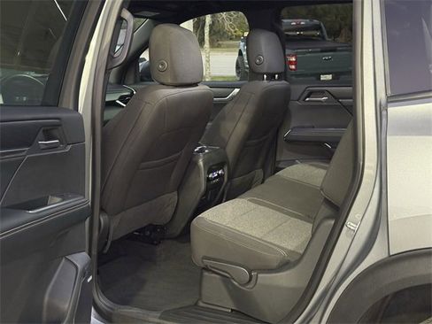 Used 2025 GMC Acadia Elevation image 29