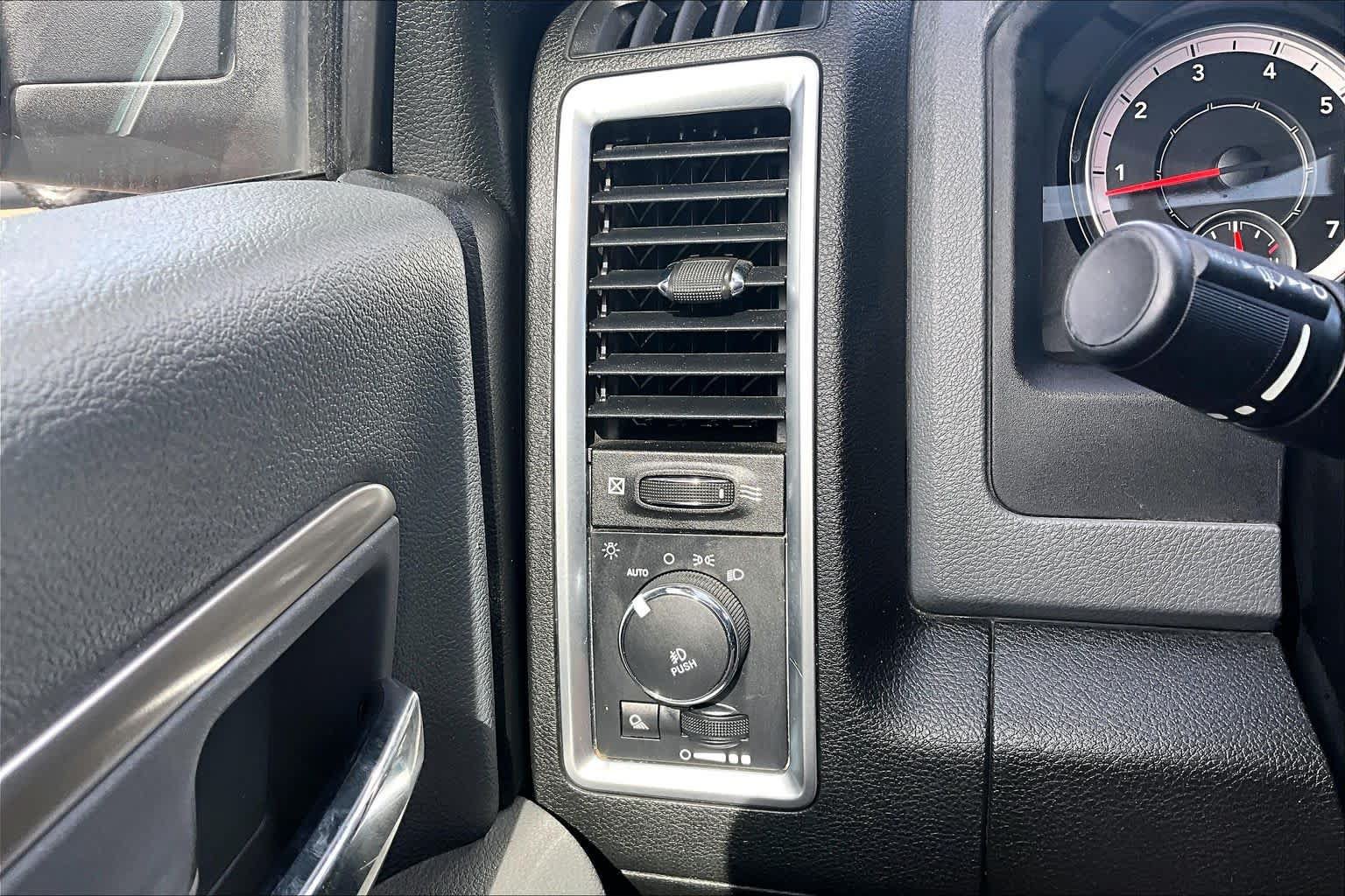 Used 2020 RAM 1500 Warlock RWD image 33