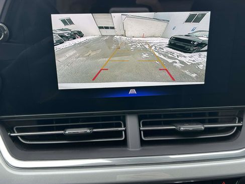 Used 2025 Chevrolet Trax LT w/ LT Convenience Package image 25