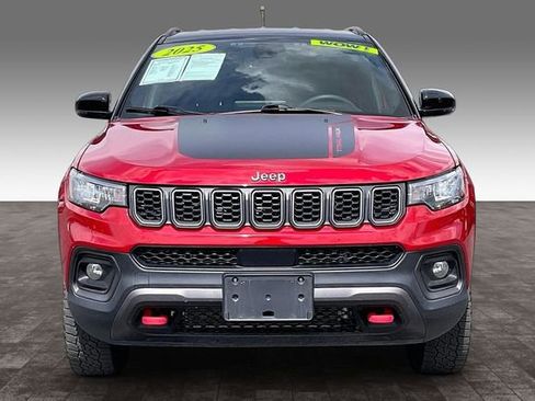 Used 2025 Jeep Compass Trailhawk AWD/4WD image 3