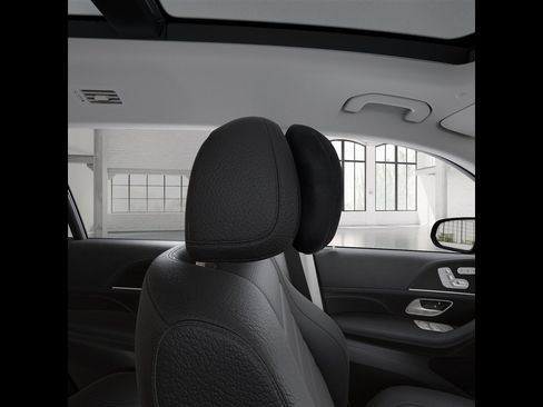 New 2026 Mercedes-Benz GLS 450 4MATIC image 43