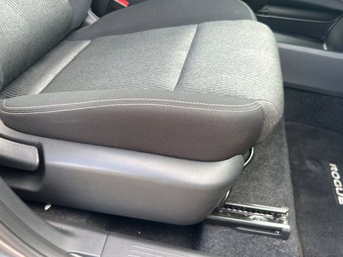 Certified 2025 Nissan Rogue SV image 25