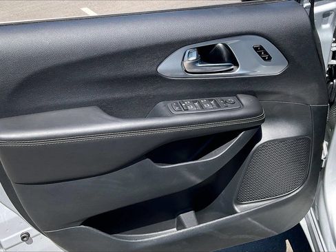 New 2026 Chrysler Pacifica Limited w/ Trailer Tow Group FWD image 29