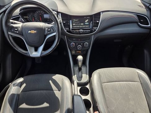 Used 2017 Chevrolet Trax LT w/ LT Convenience Package AWD/4WD image 11