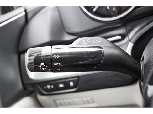 Used 2024 Kia Carnival LX FWD image 22