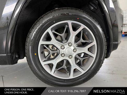 Used 2019 Jeep Grand Cherokee Overland RWD image 15