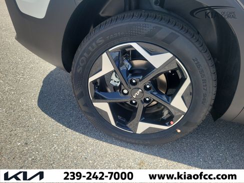 New 2026 Kia Seltos S FWD image 9