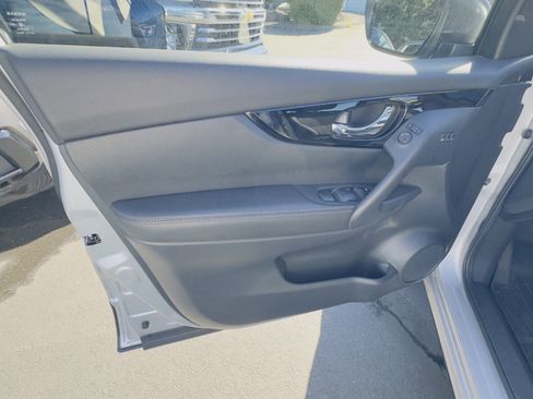 Used 2022 Nissan Rogue Sport SL w/ Premium Package image 14