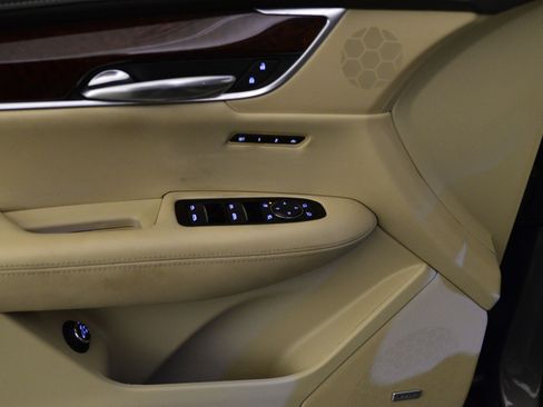 Used 2018 Cadillac XT5 Luxury w/ Driver Awareness Package image 26