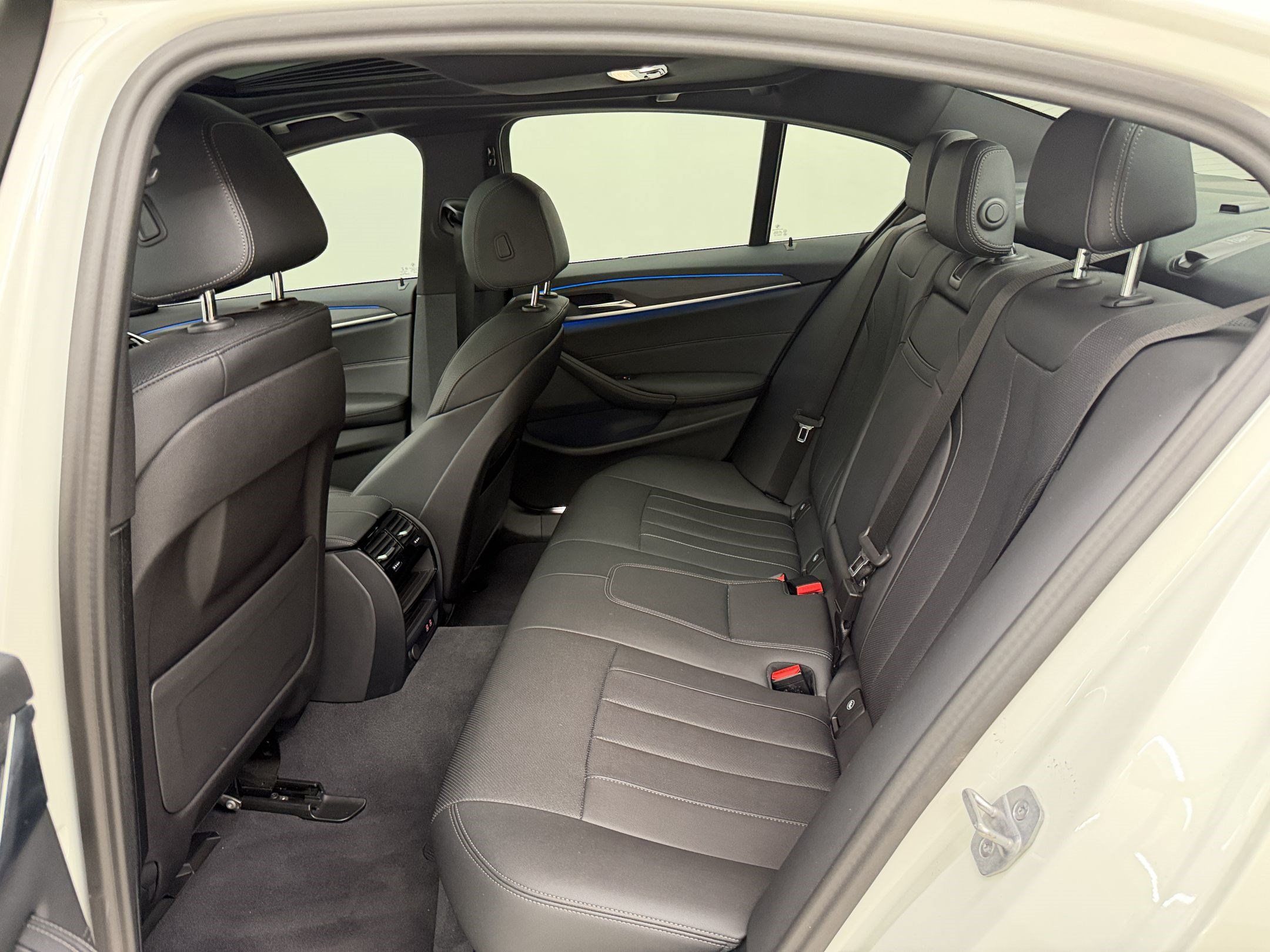 Certified 2023 BMW 530e w/ Convenience Package RWD image 24