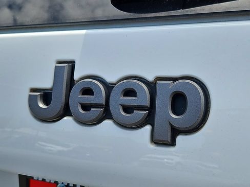 Used 2022 Jeep Cherokee Trailhawk w/ Comfort/Convenience Group AWD/4WD image 31