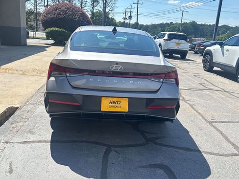 Used 2025 Hyundai Elantra SEL FWD image 12