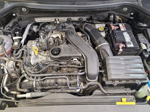 Used 2022 Volkswagen Taos SE w/ Panoramic Sunroof Package image 30