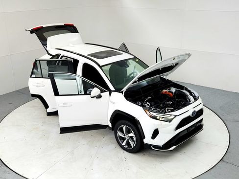 Used 2023 Toyota RAV4 SE w/ Weather & Moonroof Package AWD/4WD image 17
