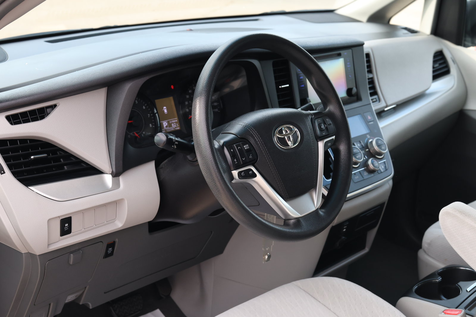 Used 2017 Toyota Sienna LE FWD image 13