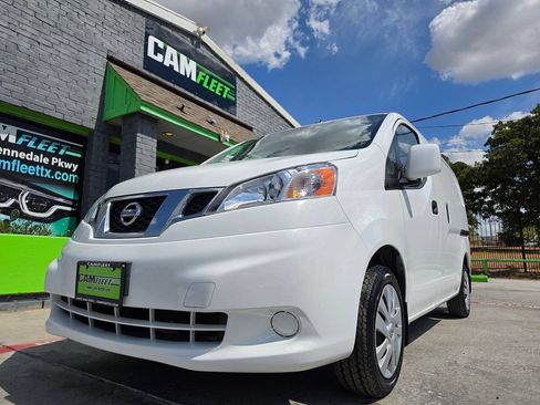 Used 2017 Nissan NV200 SV w/ Technology Package FWD image 2