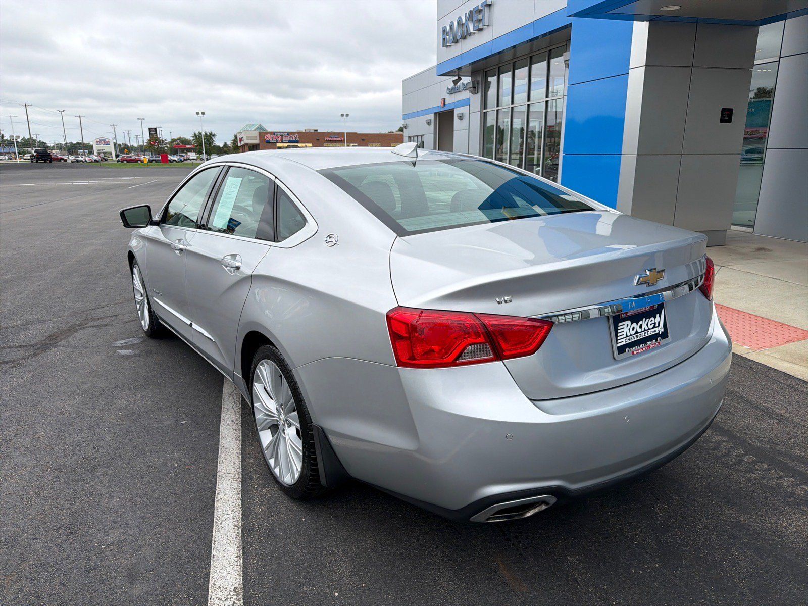 Used 2018 Chevrolet Impala Premier w/ Premier Confidence Package FWD image 2