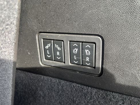 Used 2023 Cadillac XT6 Premium Luxury image 29