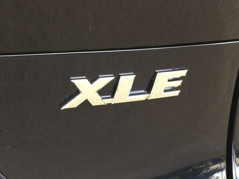Used 2023 Toyota Venza XLE AWD/4WD image 6