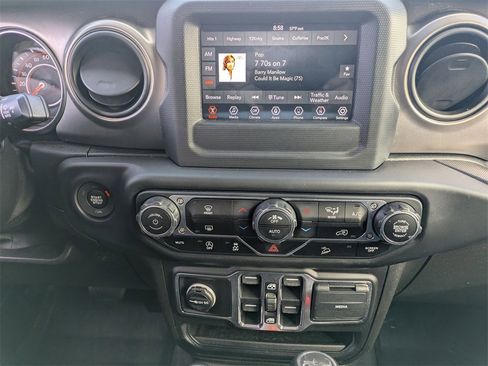 Used 2019 Jeep Wrangler Unlimited Sport S image 32