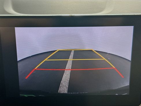 Used 2024 Hyundai Venue SEL image 22