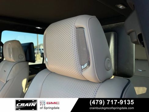 Used 2023 Cadillac Escalade Premium Luxury AWD/4WD image 21