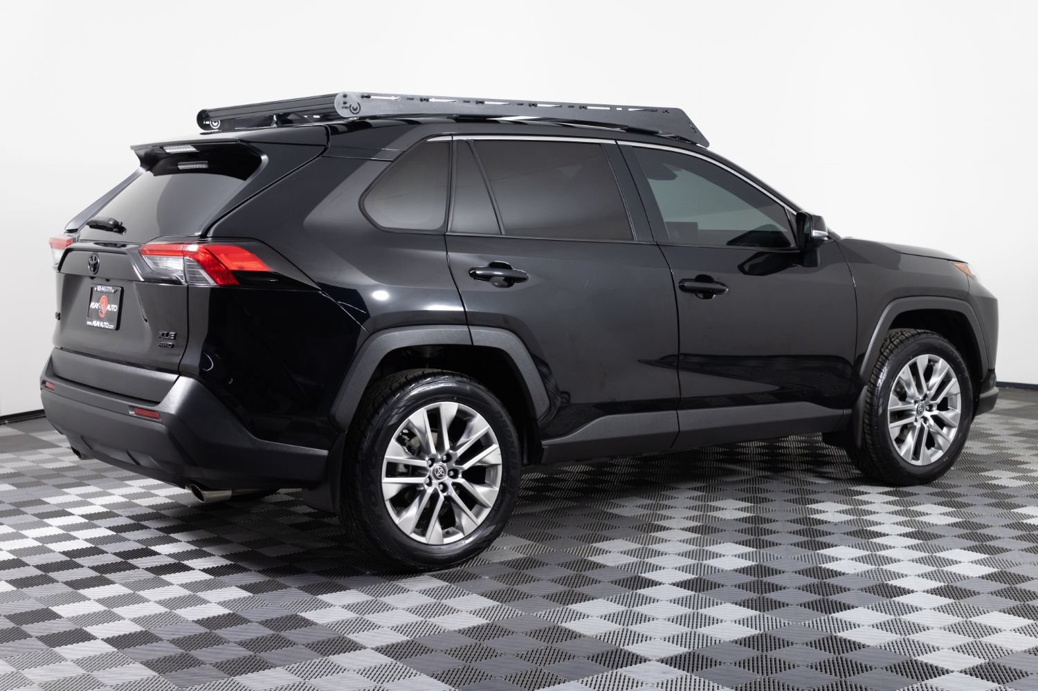 Used 2022 Toyota RAV4 XLE Premium AWD/4WD image 8