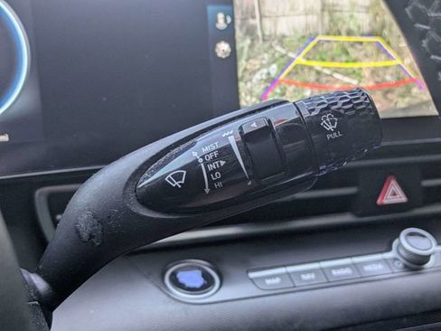 Used 2022 Hyundai Elantra Limited FWD image 28
