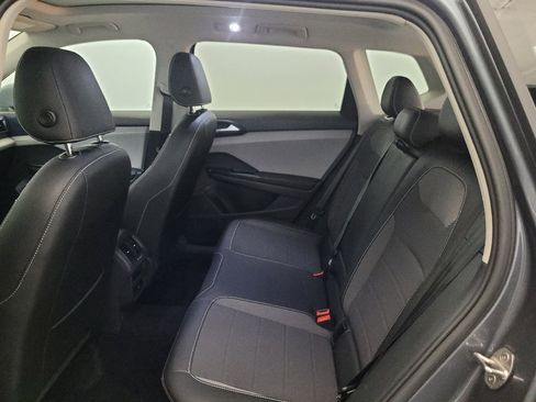 Used 2024 Volkswagen Taos SE FWD image 18