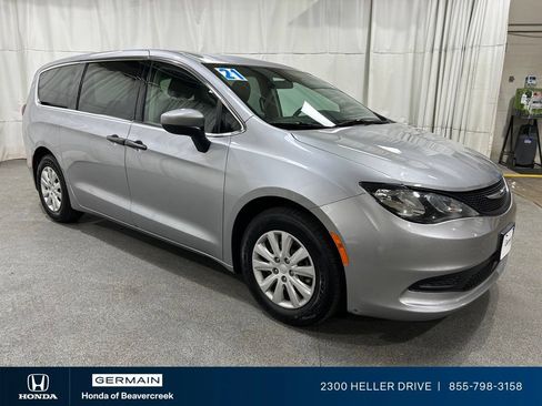 Used 2021 Chrysler Voyager L FWD image 2