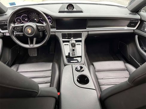 Used 2023 Porsche Panamera 4 Platinum Edition image 16