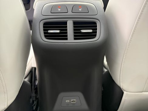 Certified 2025 Buick Envision Avenir image 18