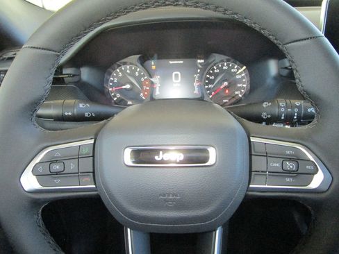 New 2026 Jeep Compass Latitude image 25