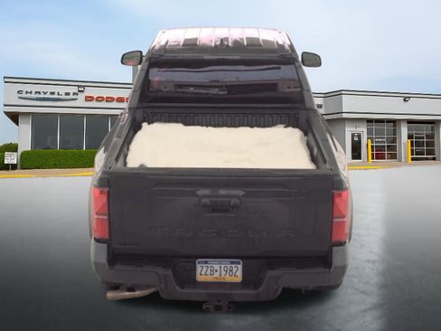 Used 2025 Toyota Tacoma TRD Off-Road image 7