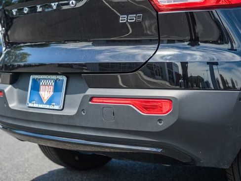 Certified 2025 Volvo XC40 B5 Plus AWD/4WD image 9