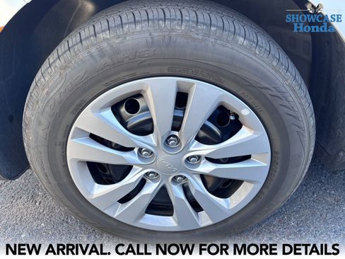 Used 2025 Kia Soul LX FWD image 5