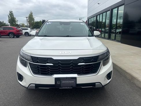 Used 2025 Kia Seltos LX AWD/4WD image 2